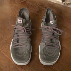 nike men’s KD basketball shoes